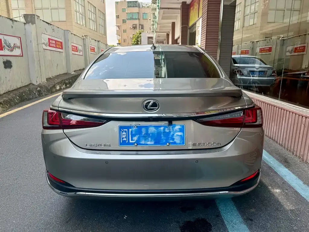 Lexus ES — фото 10