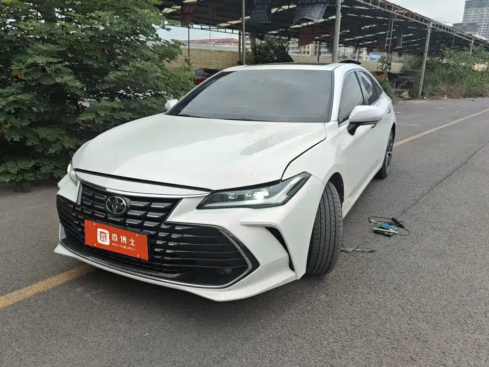 Toyota Avalon — фото 1