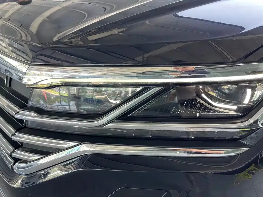 Volkswagen Touareg New Energy — фото 2