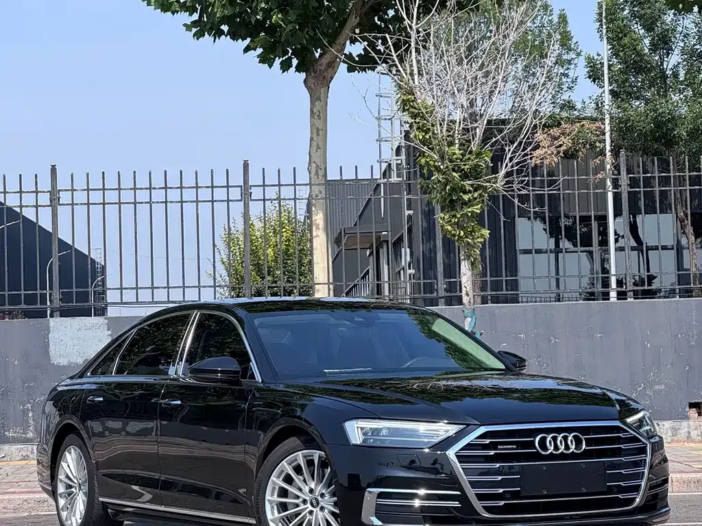 Audi A8 — фото 4