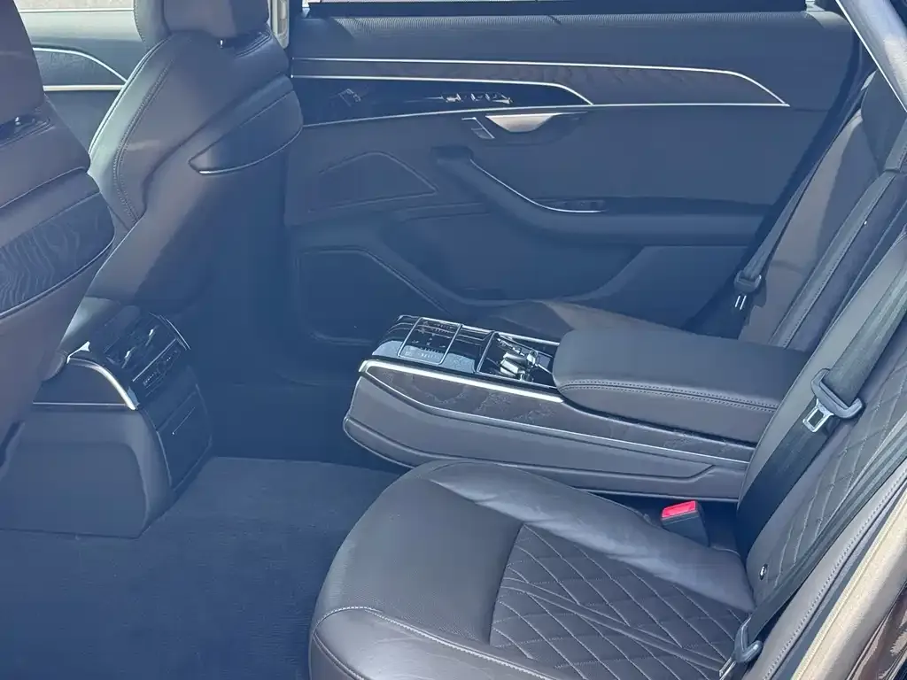 Audi A8 — фото 3