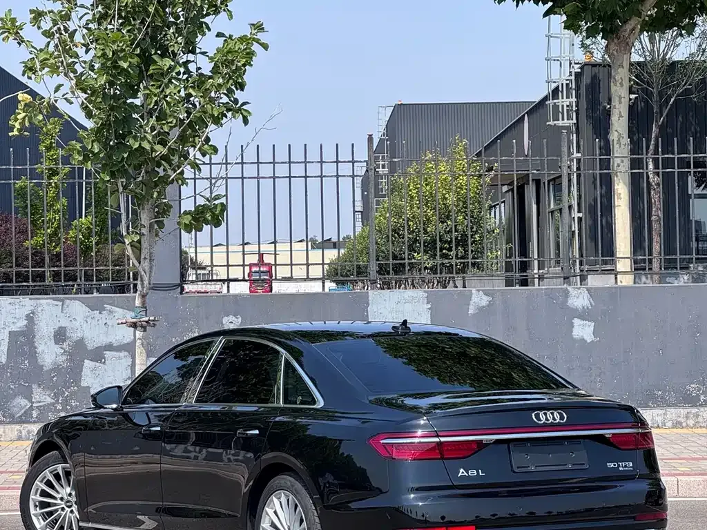Audi A8 — фото 5