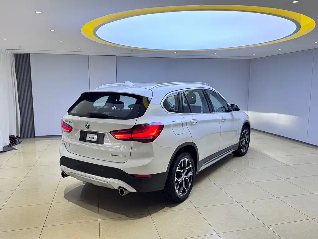 BMW X1 — фото 5