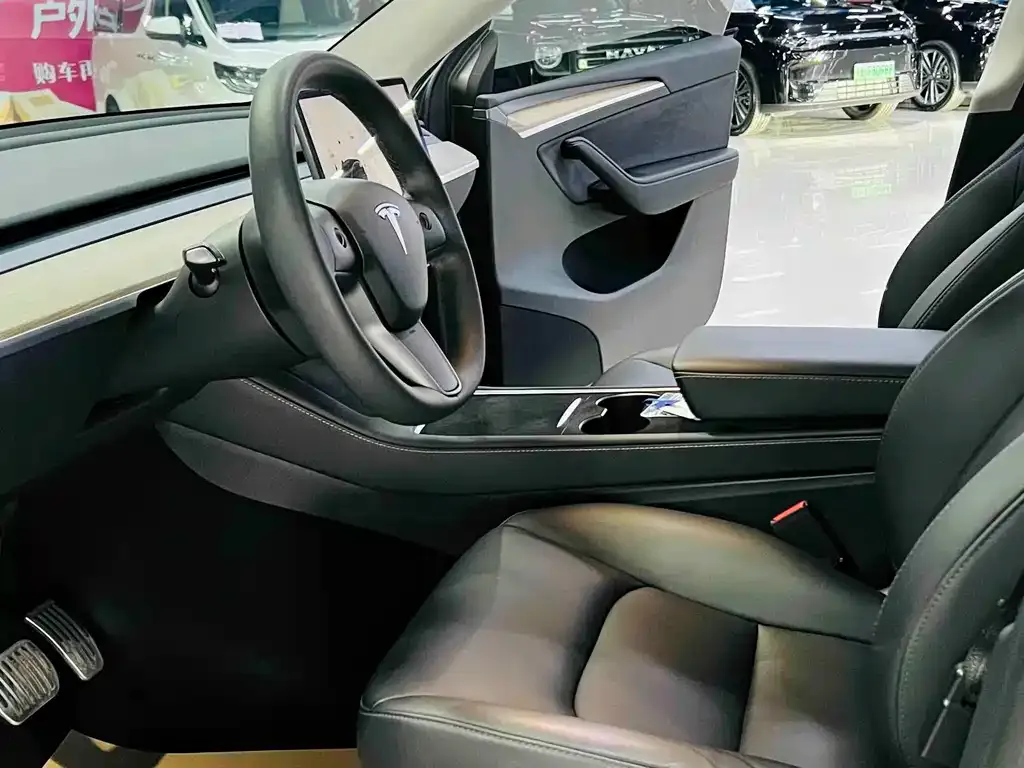 Tesla Model Y — фото 2