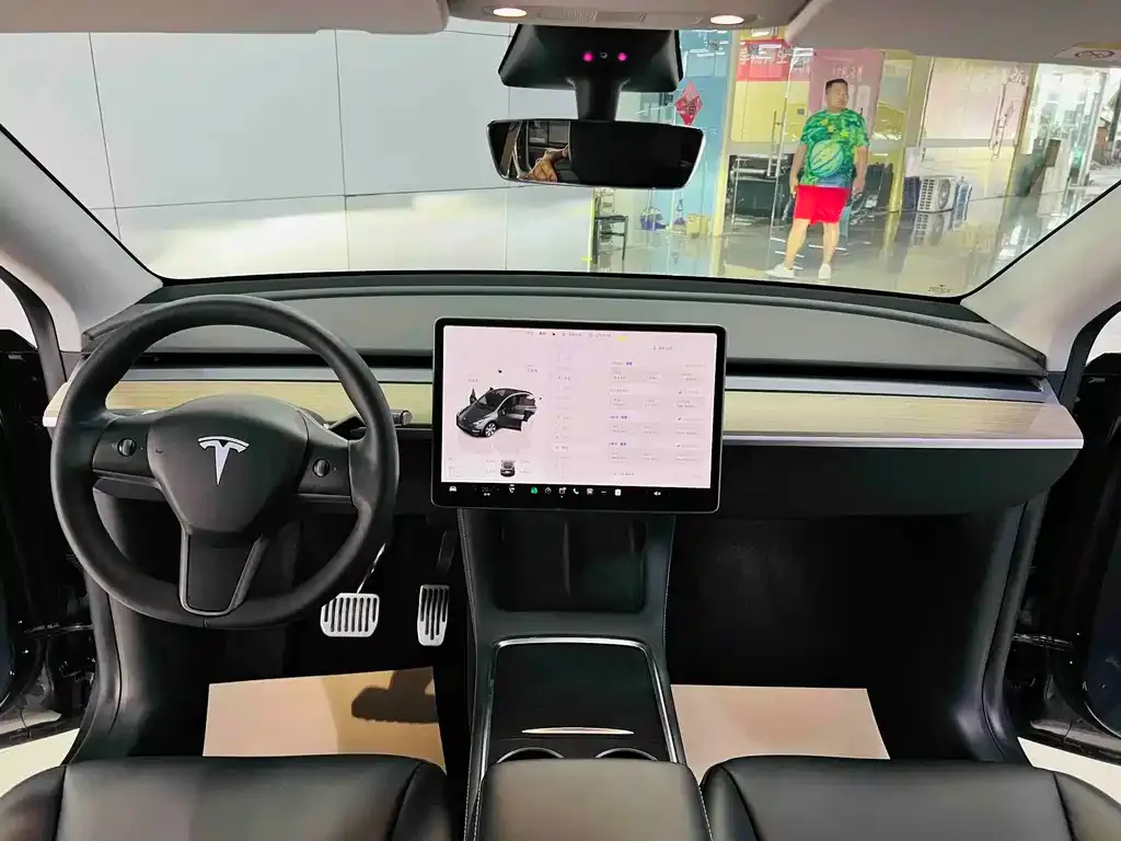 Tesla Model Y — фото 9