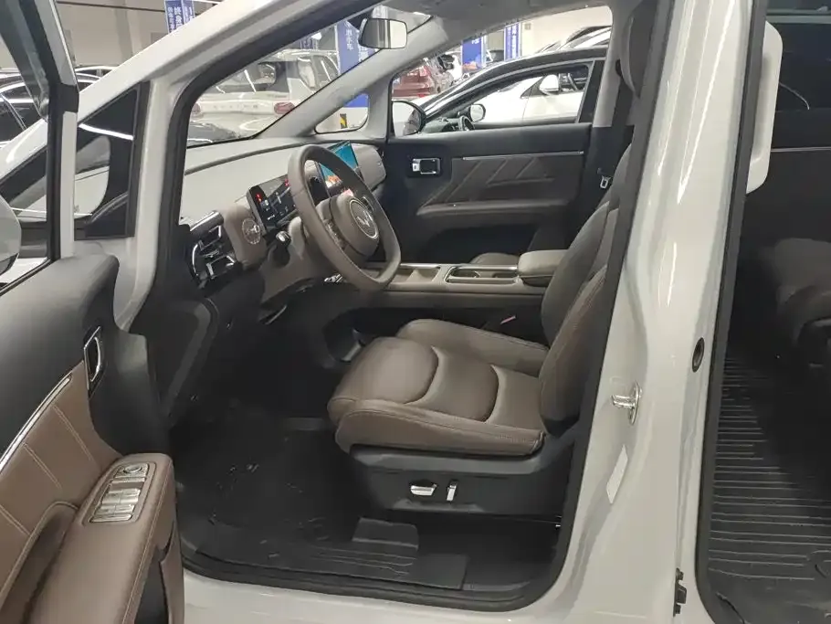 Wuling Starlight 730 New Energy — фото 7