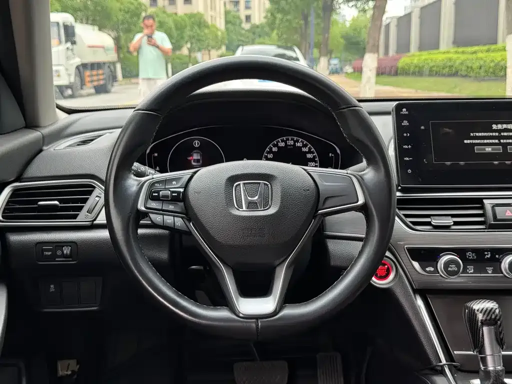 Honda Accord — фото 3