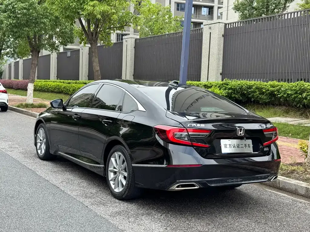 Honda Accord — фото 10