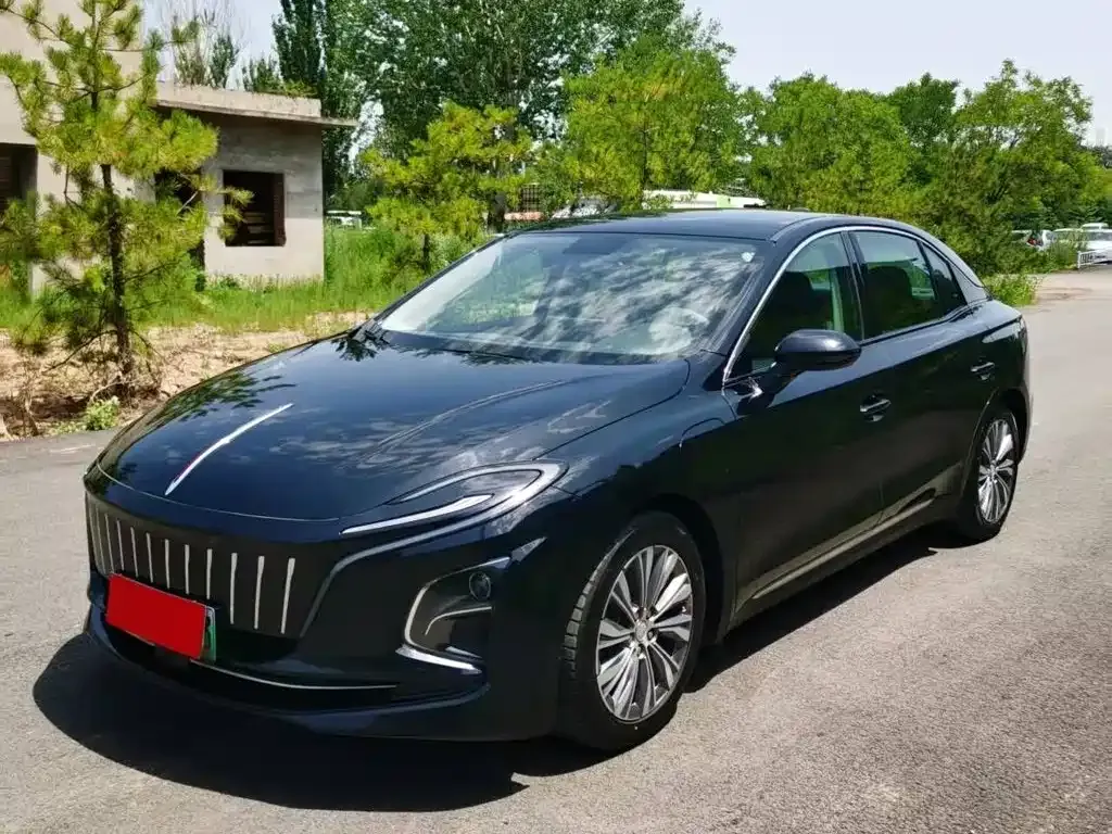 Hongqi E-QM5 — фото 1
