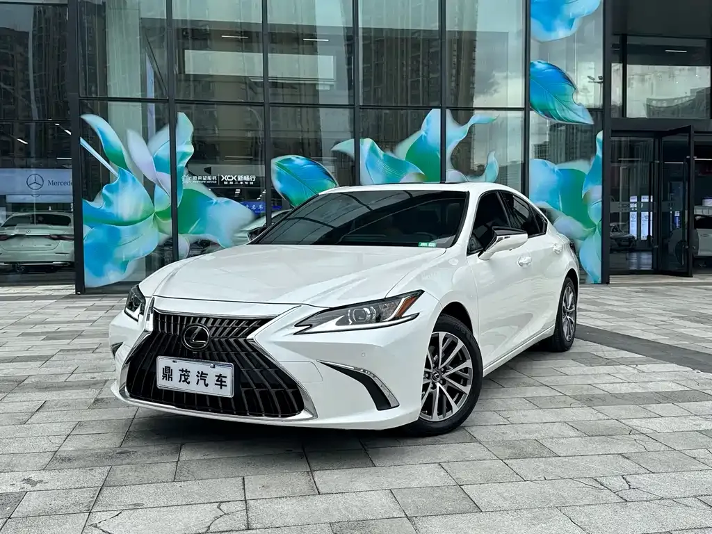 Lexus ES — фото 1