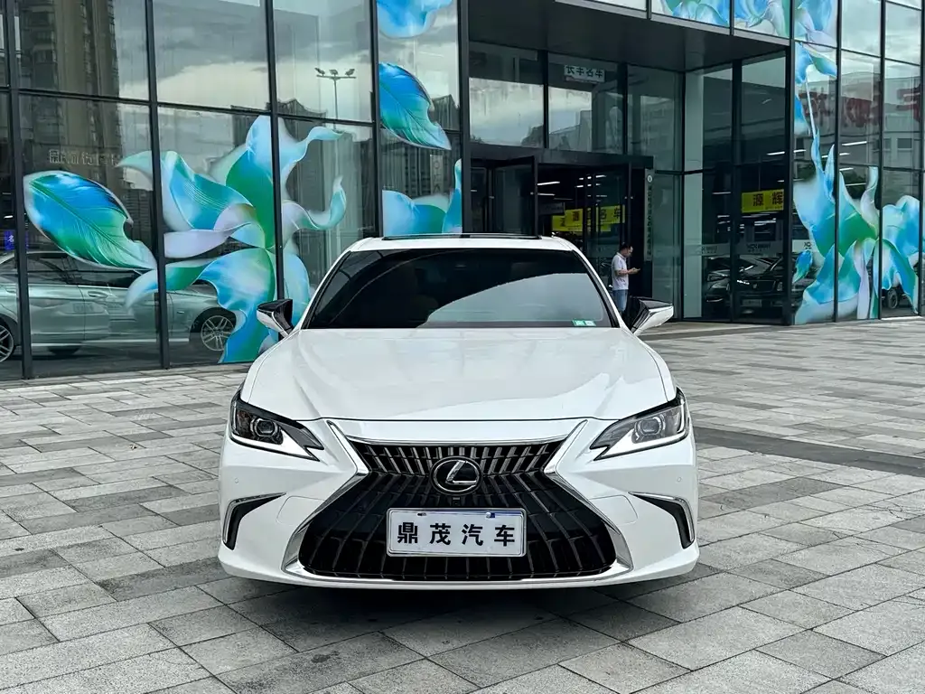 Lexus ES — фото 10