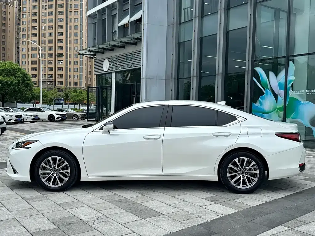 Lexus ES — фото 6