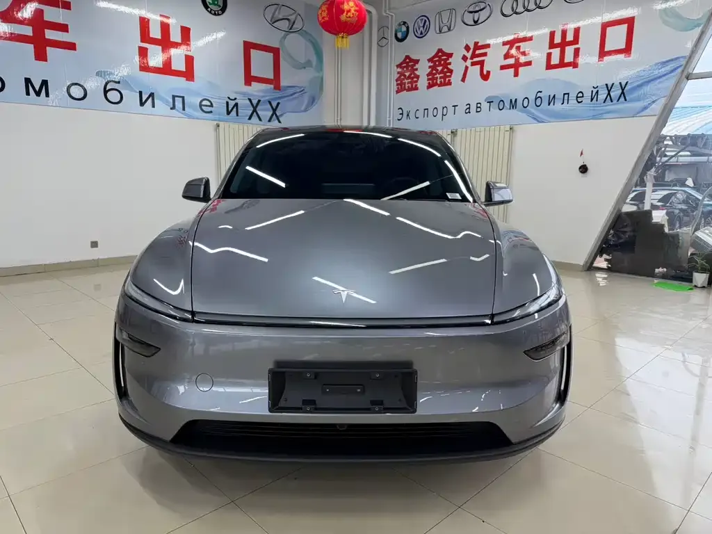 Tesla Model Y — фото 8