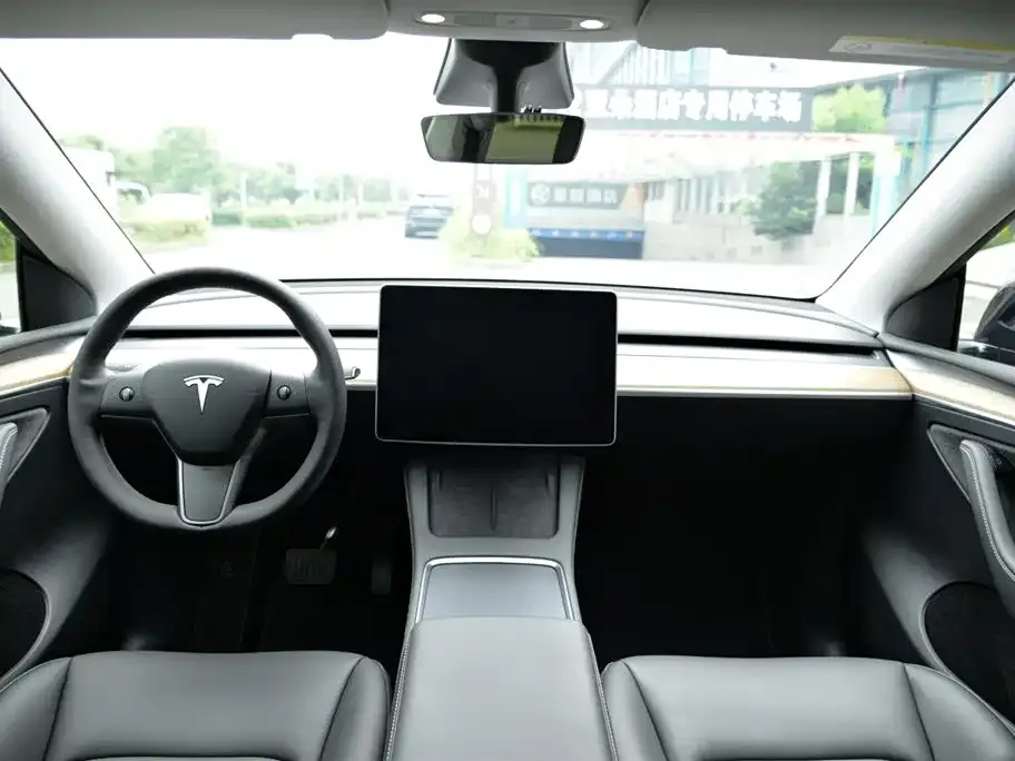 Tesla Model Y — фото 5