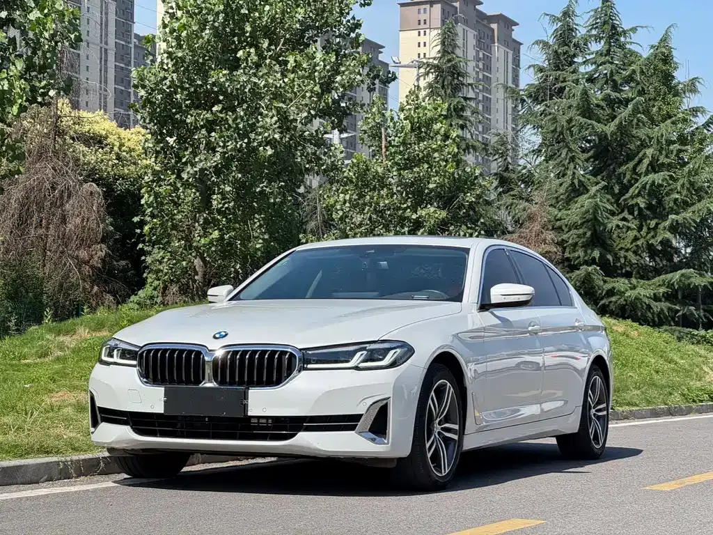 BMW 5 Series — фото 1