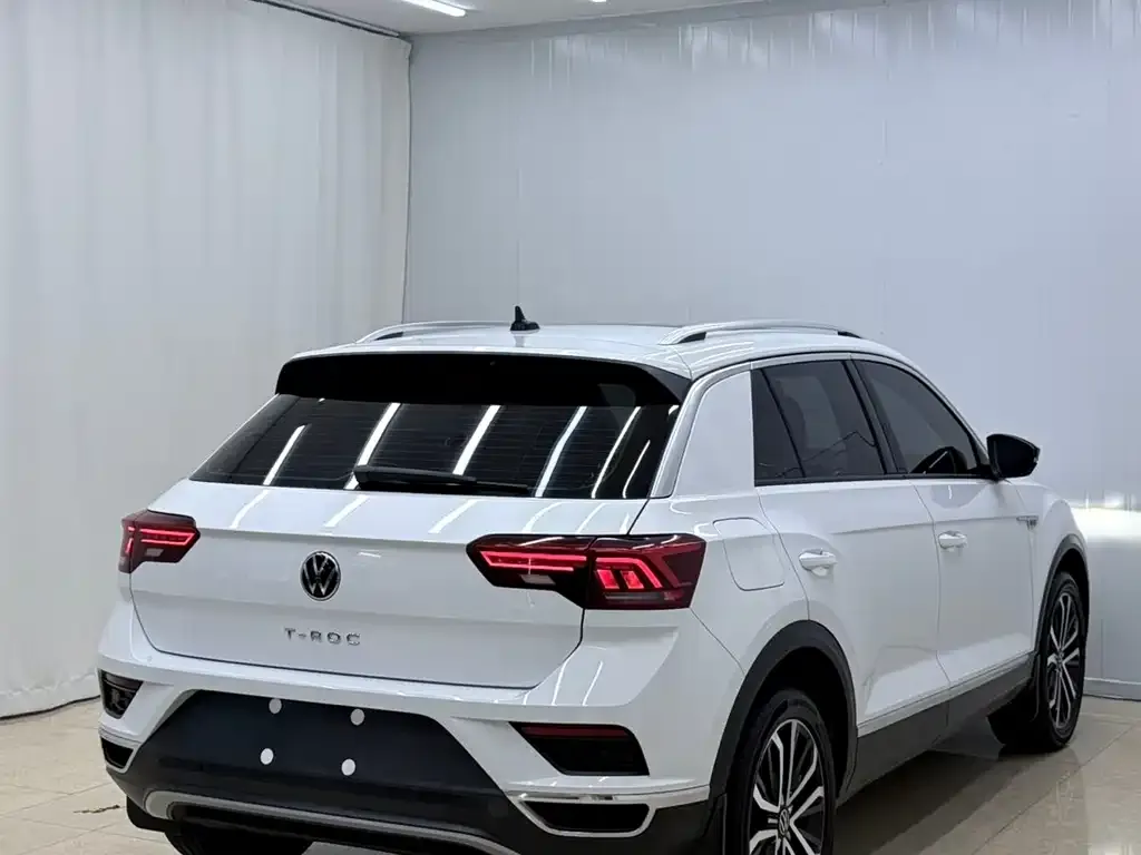 Volkswagen T-Roc — фото 6