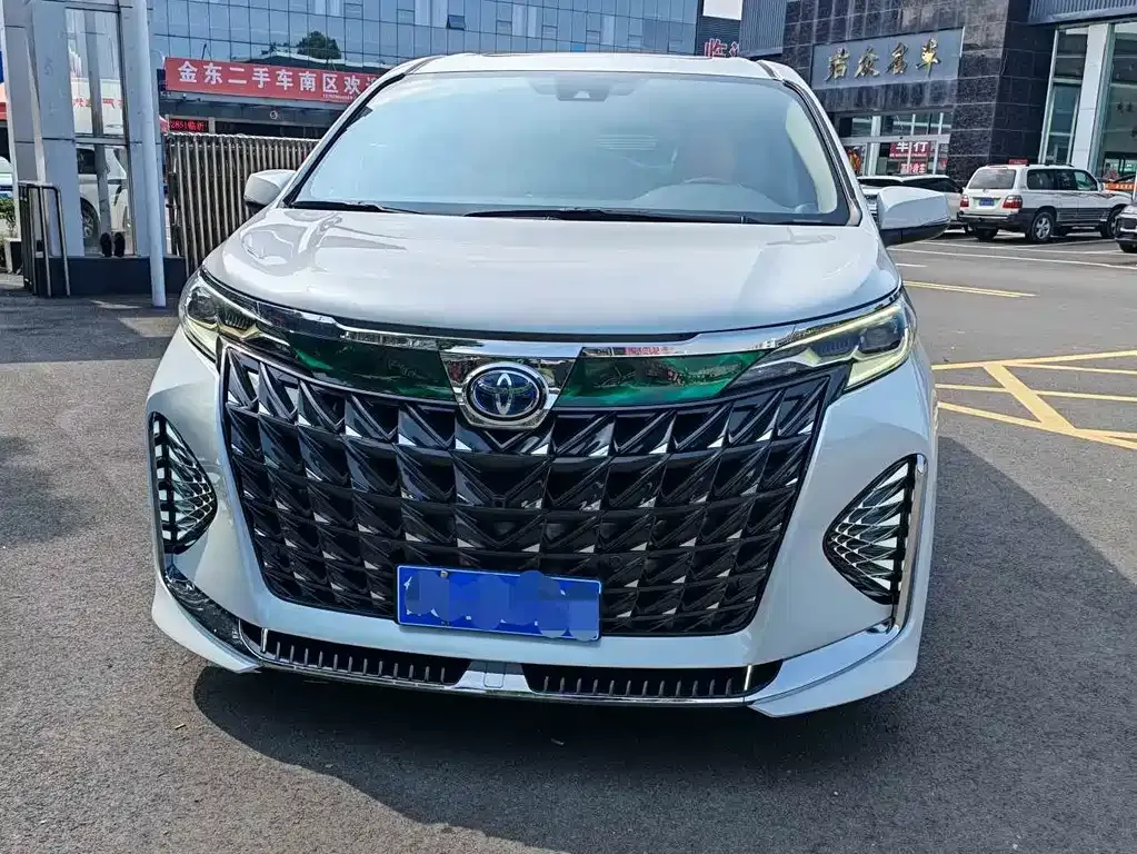Toyota Granvia — фото 6