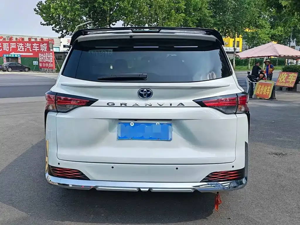 Toyota Granvia — фото 8