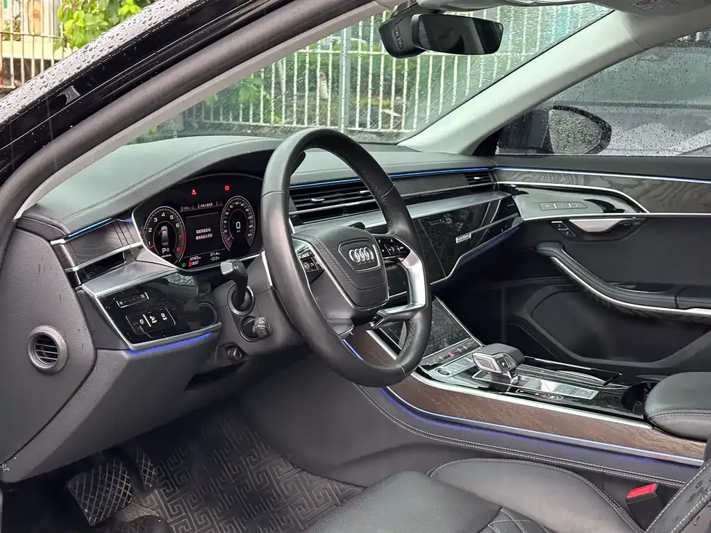 Audi A8 — фото 4