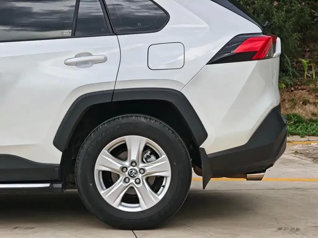 Toyota RAV4 — фото 3