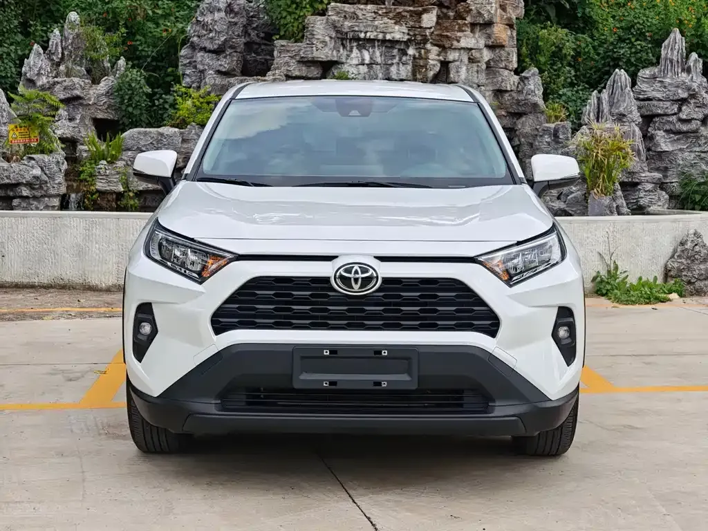 Toyota RAV4 — фото 9