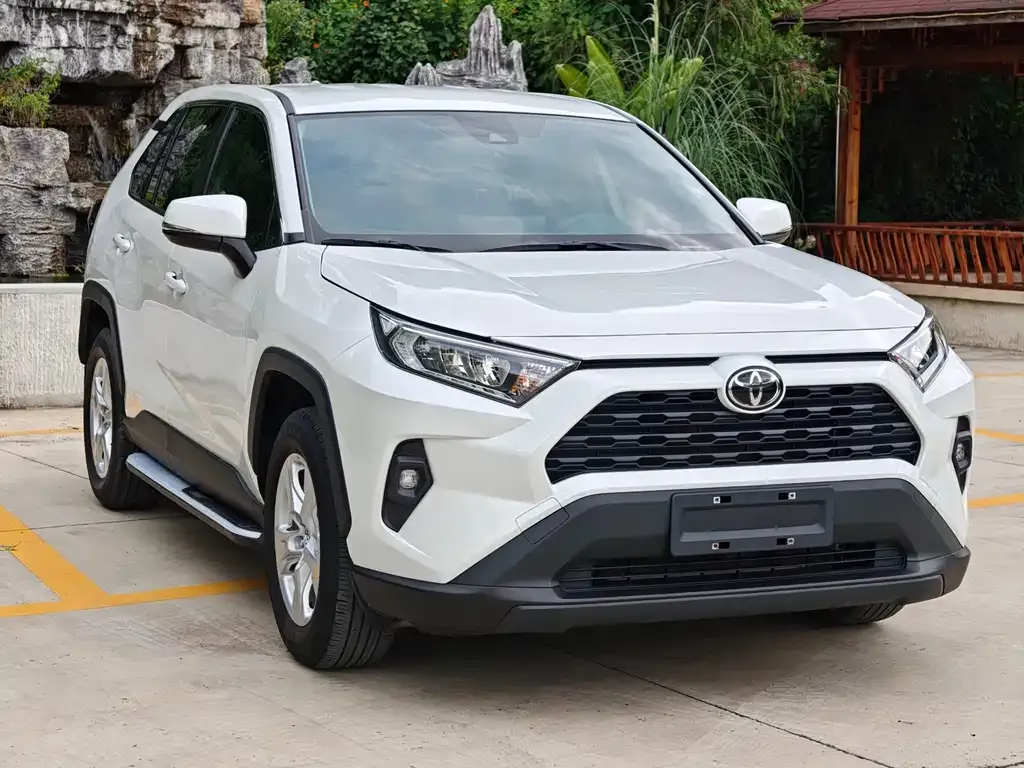 Toyota RAV4 — фото 5