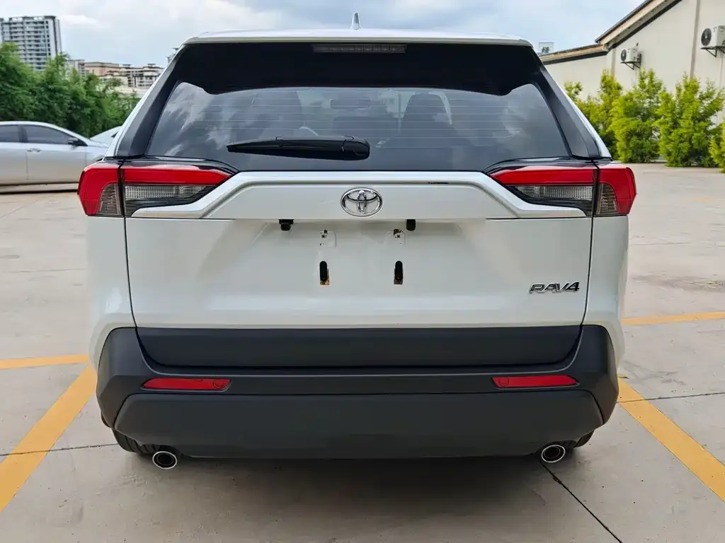 Toyota RAV4 — фото 6