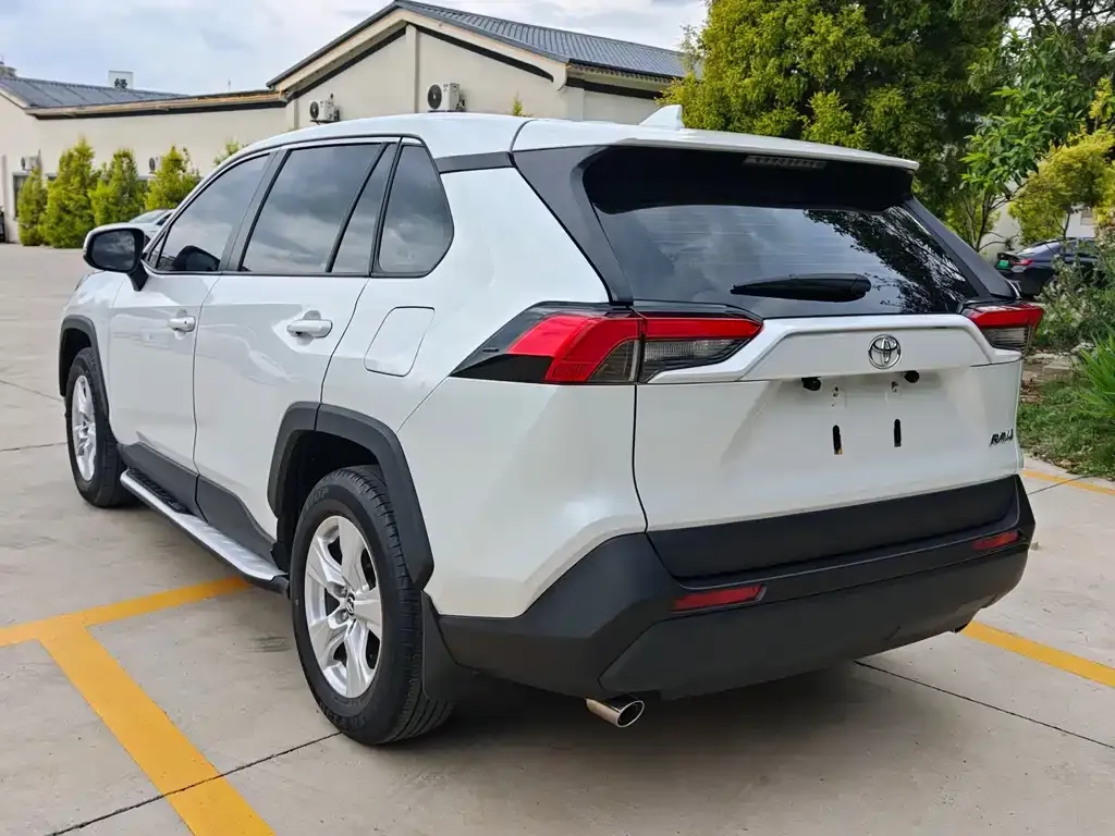 Toyota RAV4 — фото 2