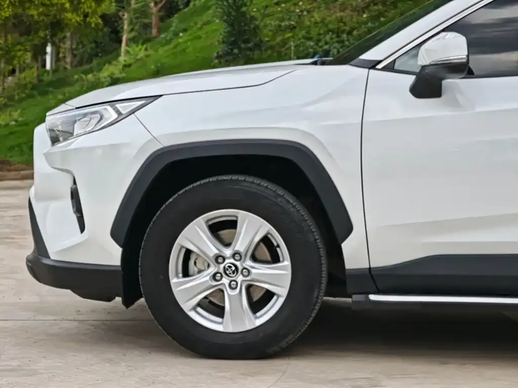 Toyota RAV4 — фото 4