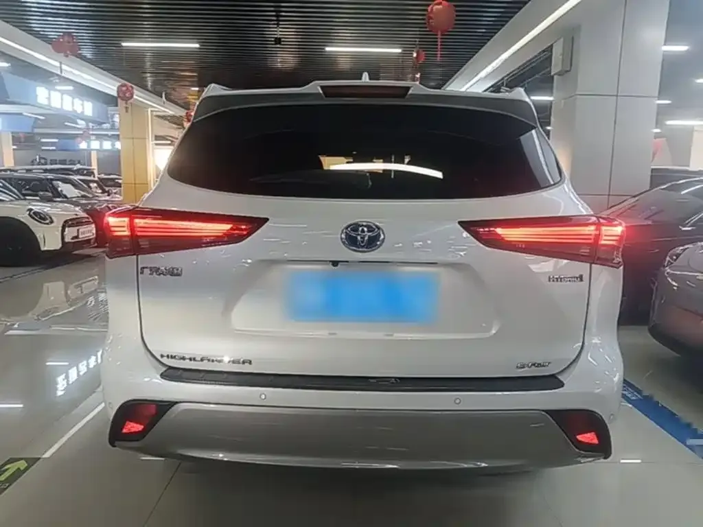 Toyota Highlander — фото 10