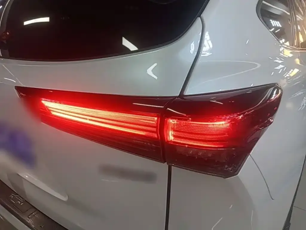Toyota Highlander — фото 2