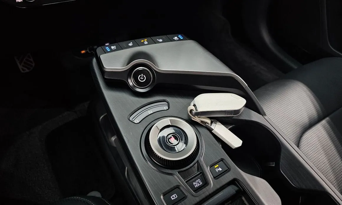 Kia EV6 — фото 9