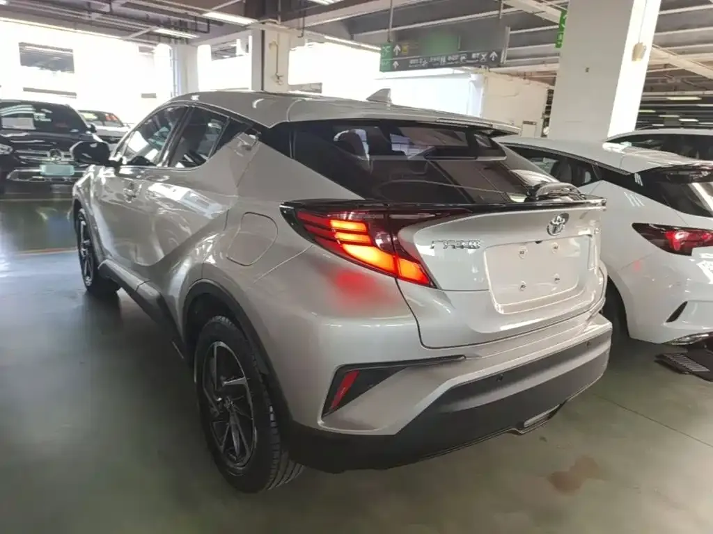 Toyota C-HR — фото 10