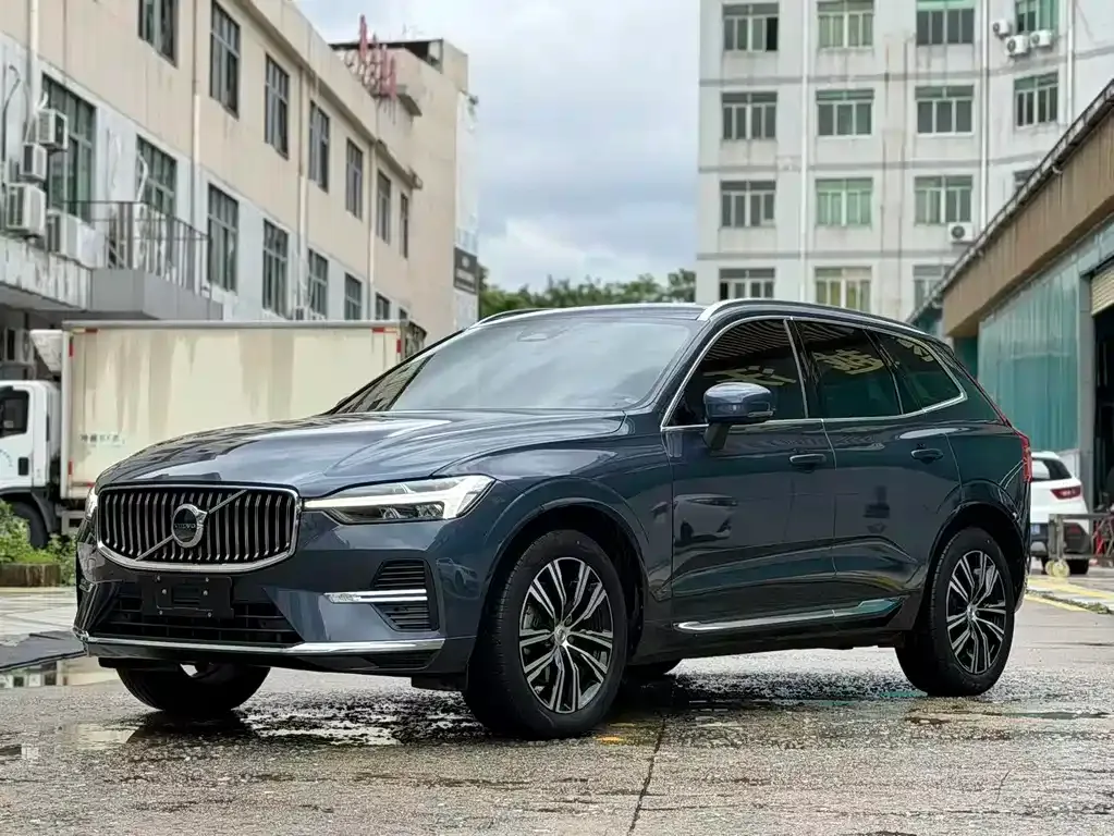 Volvo XC60 — фото 1