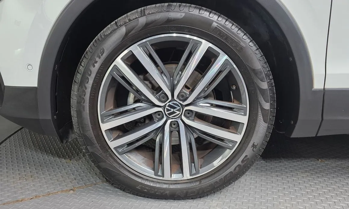 Volkswagen Tiguan — фото 10