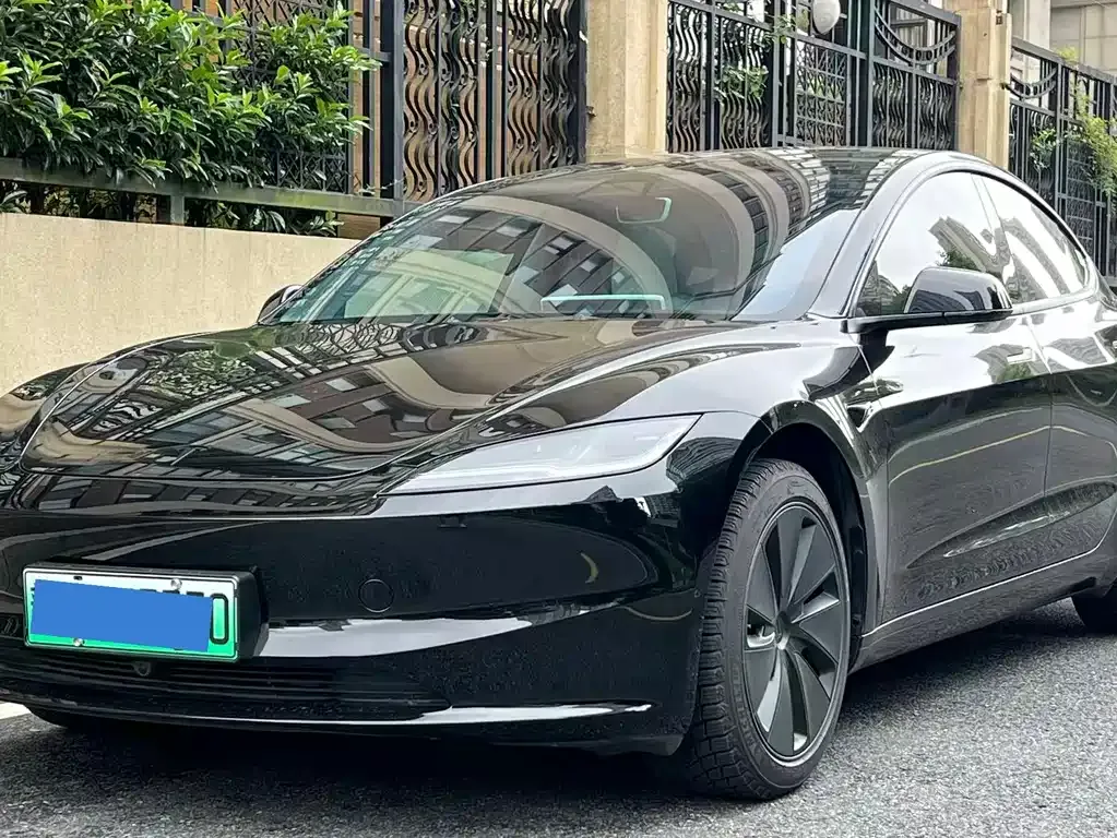 Tesla Model 3 — фото 1