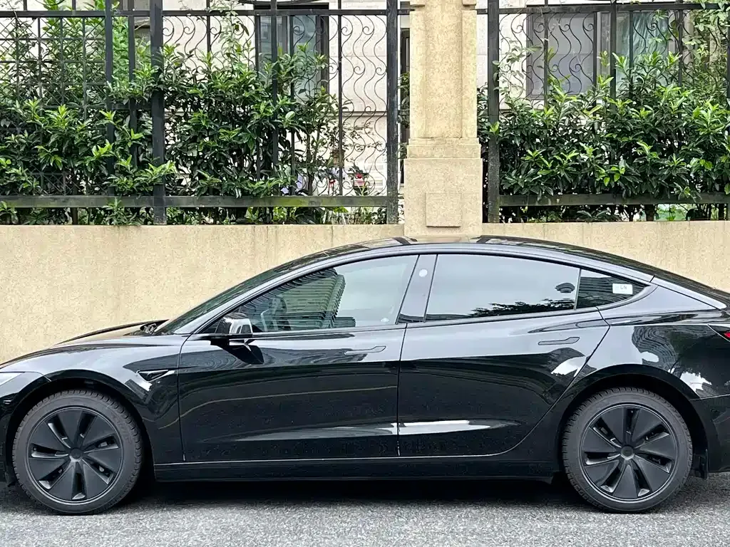 Tesla Model 3 — фото 10