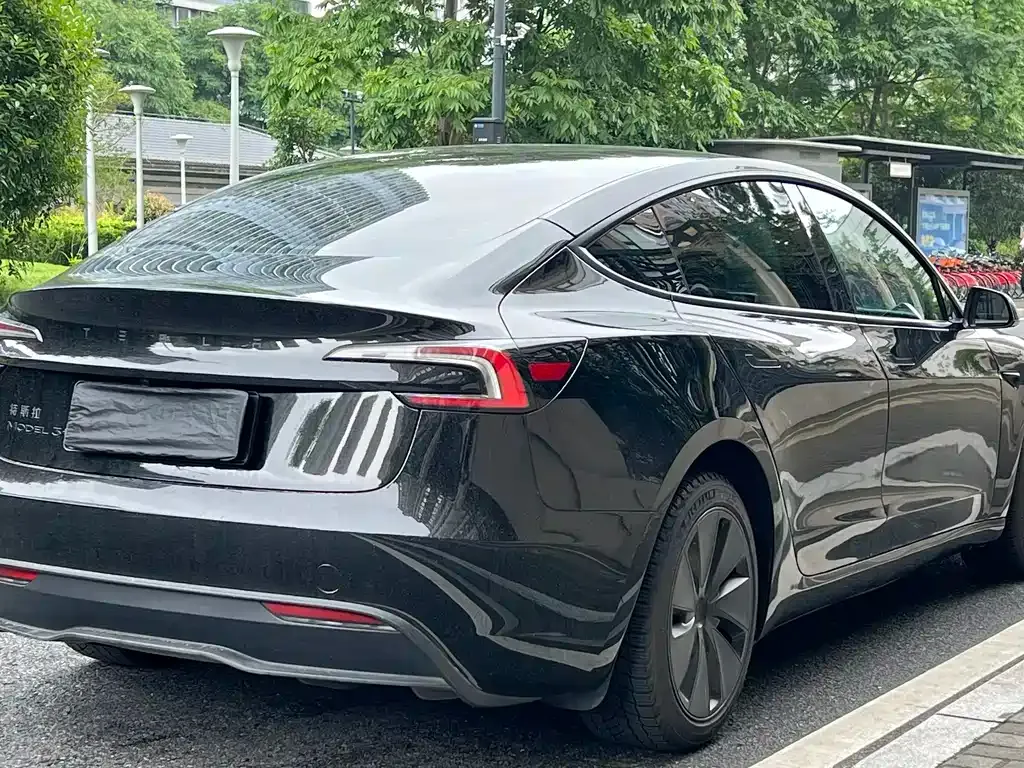 Tesla Model 3 — фото 8