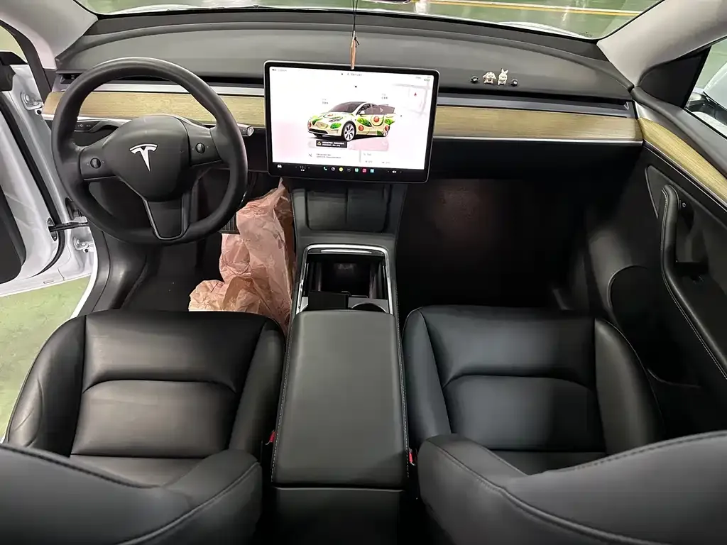 Tesla Model Y — фото 3