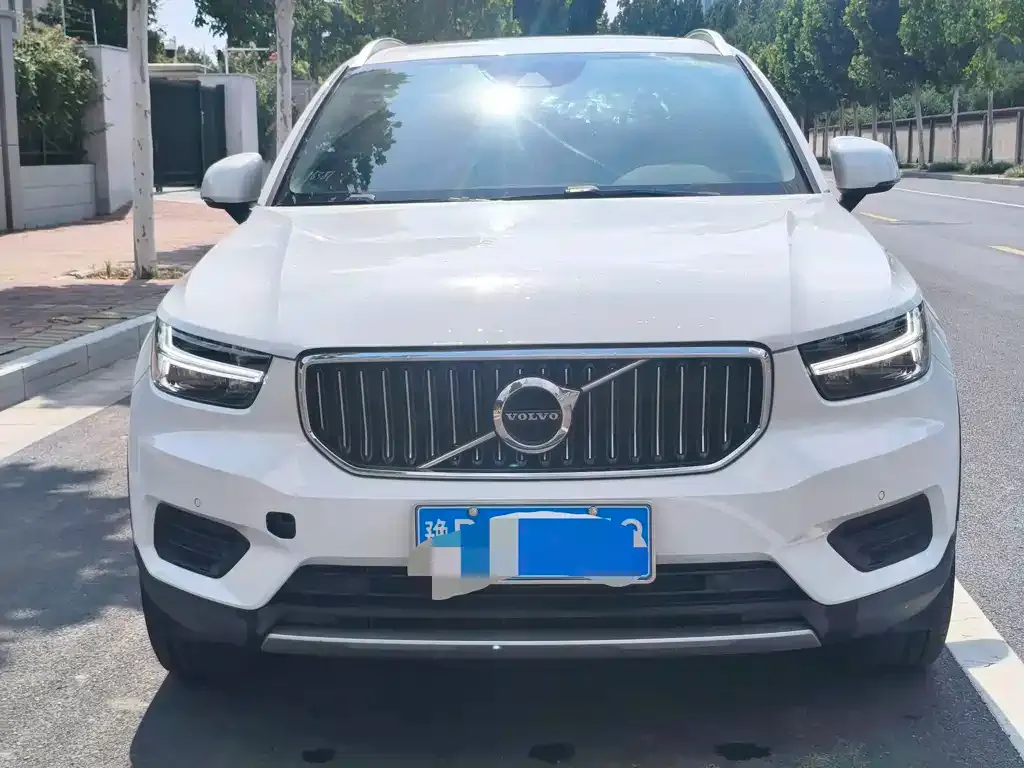 Volvo XC40 — фото 4