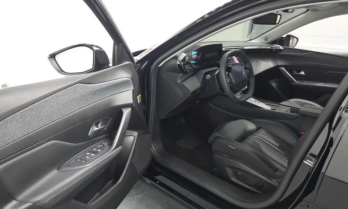 Peugeot 408 2023 из KR, фото 3