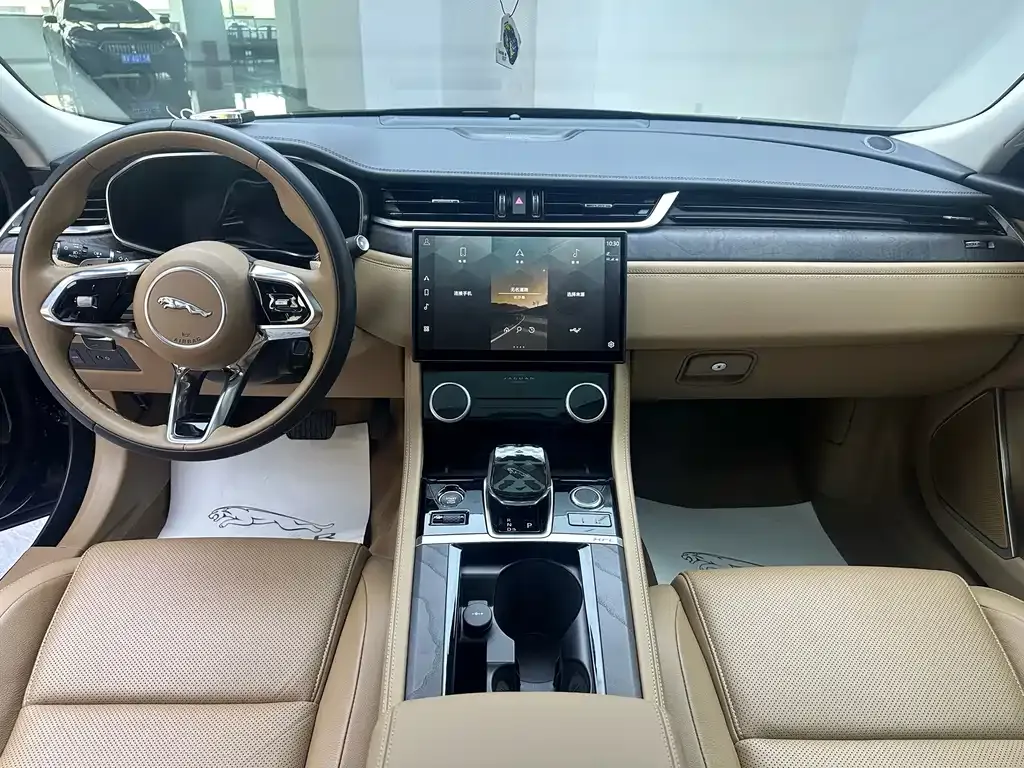 Jaguar XFL — фото 10