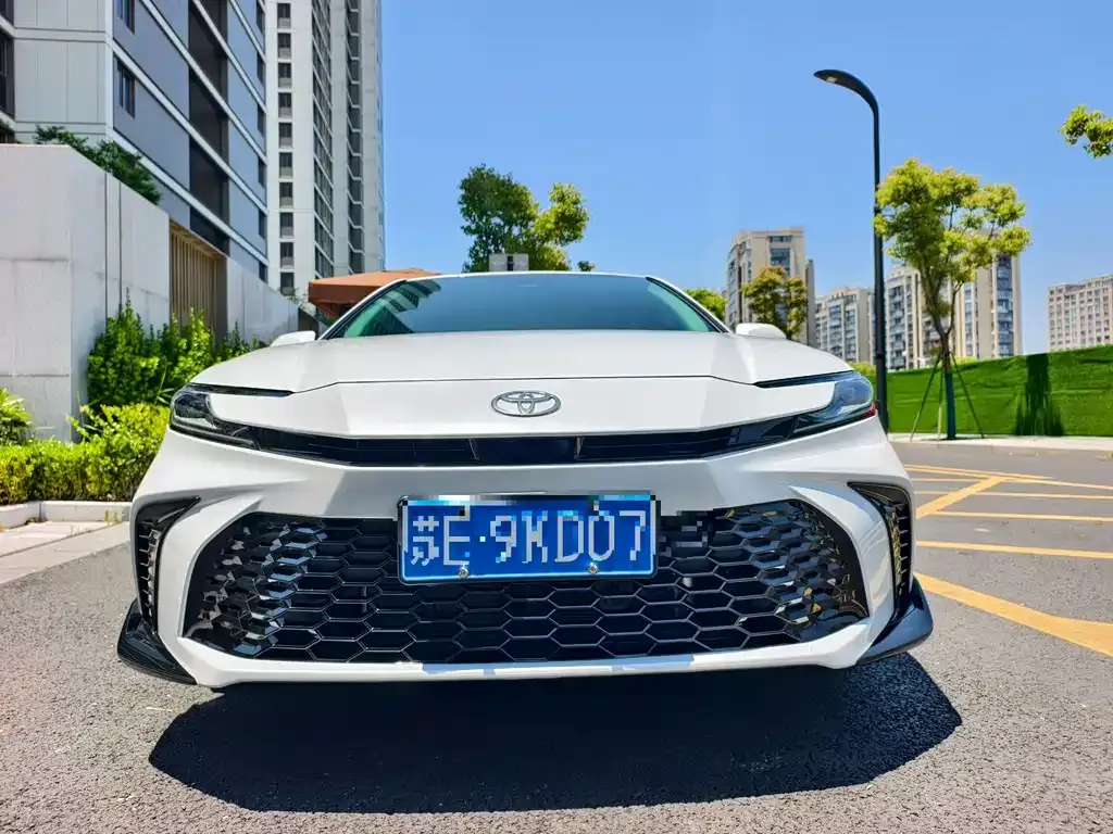 Toyota Camry — фото 5