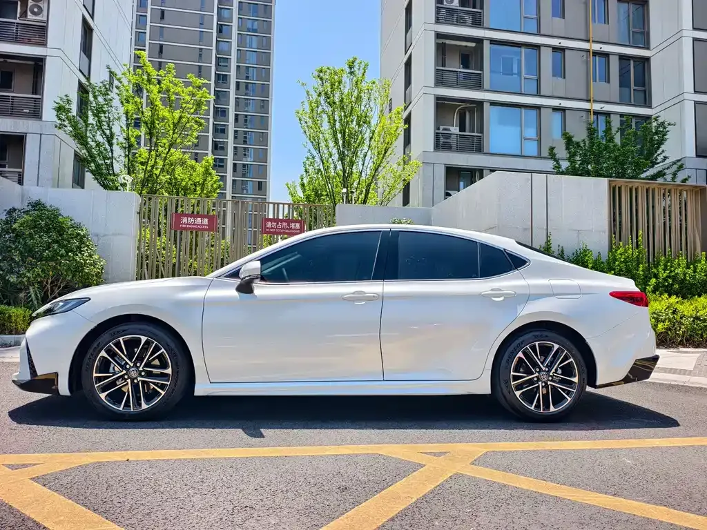Toyota Camry — фото 8