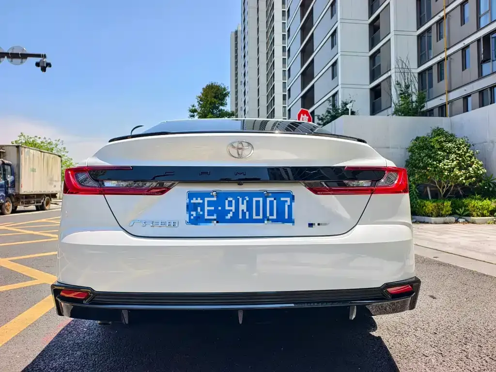 Toyota Camry — фото 4