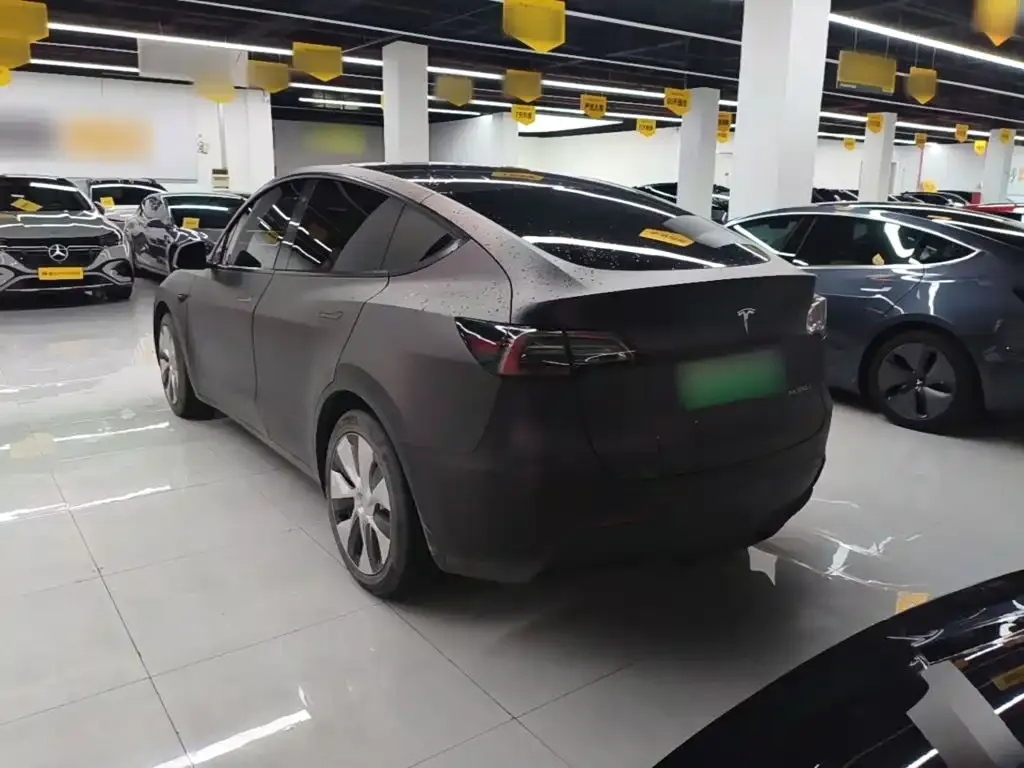 Tesla Model Y — фото 10