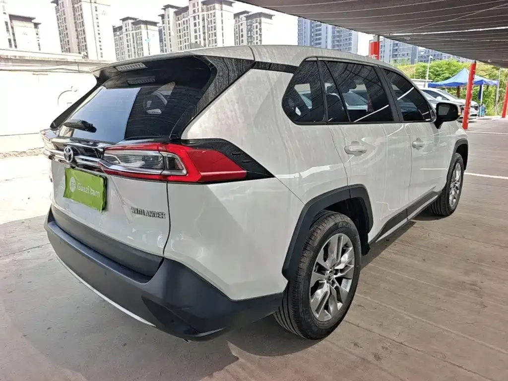 Toyota Wildlander — фото 10