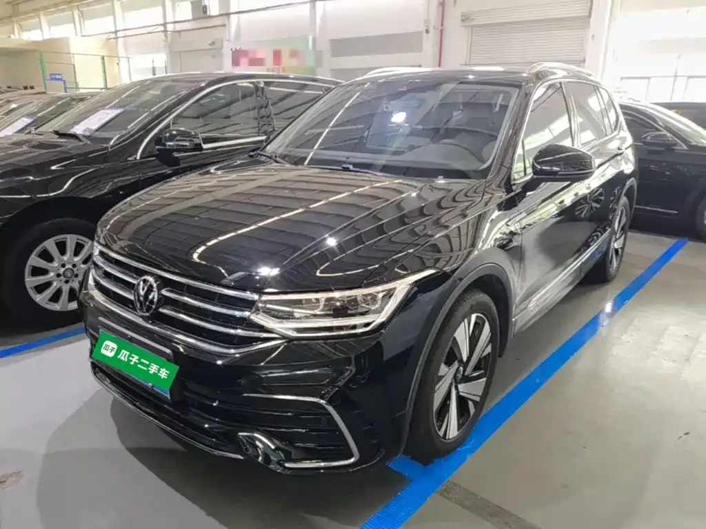 Volkswagen Tiguan L — фото 1