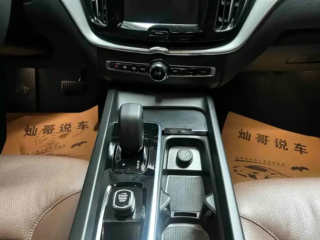 Volvo XC60 — фото 2