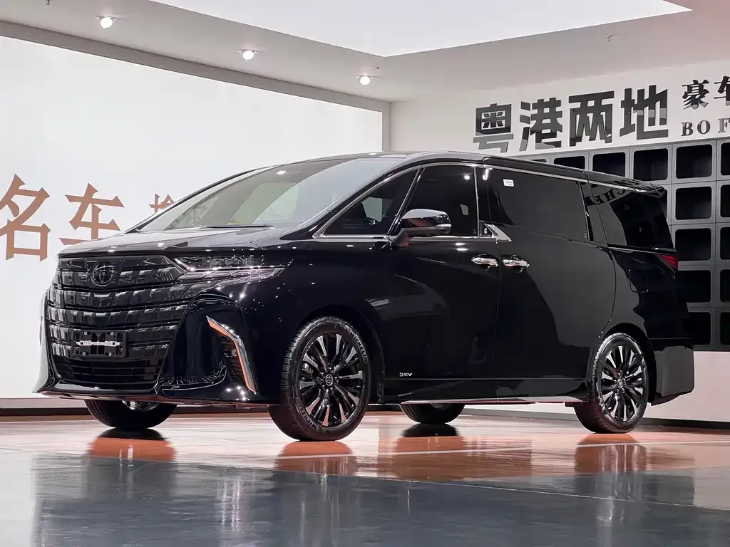 Toyota Alphard — фото 1
